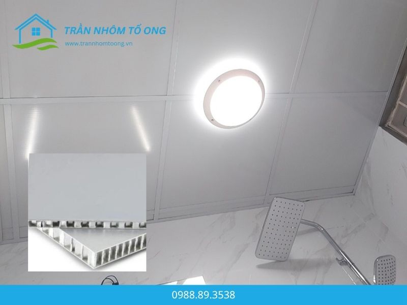 trần nhôm tổ ong nhà vệ sinh